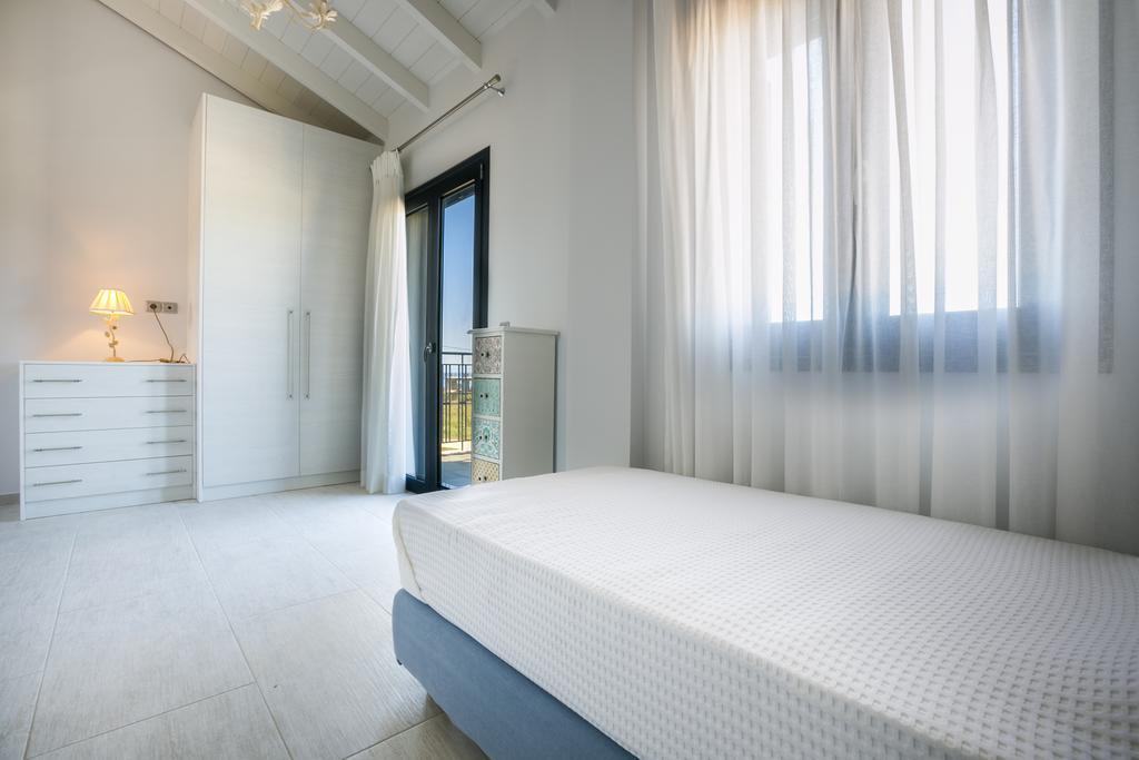 Seirios Luxury Villa Svoronata Exterior photo