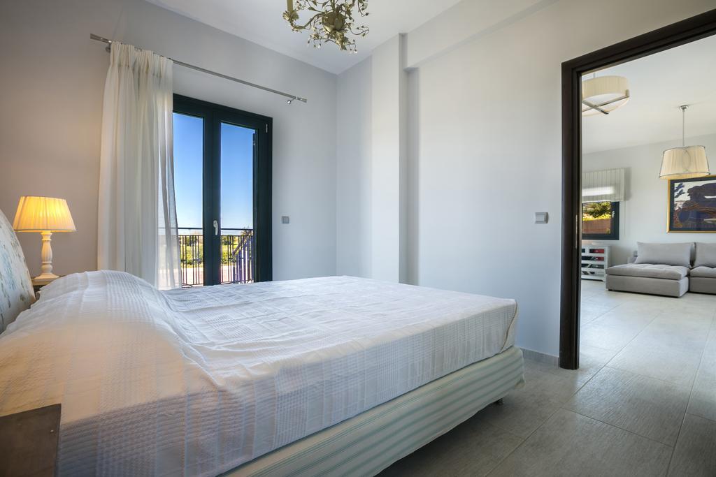 Seirios Luxury Villa Svoronata Exterior photo